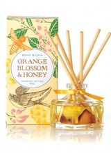 Rosy Rings An enchanting fragrance created by blending ethereal linden flowers with the first, tender blooms of an orange tree.  A gentle veil of soft white flowers envelops the honeyed florals.  The end result is a delightful spoonful of citrus-floral honey.<br />
<br />
Made