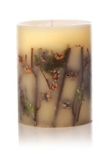 Rosy Rings Forest is hints of citron, golden raspberry and shaved ginger submerged into a deep woodsy-green base of clary sage, falling leaves, Scotch pine, creamy sandal, red cedar and white musk.<br />
<br />
Made with: birch branches, ferns, moss, essential and high quality