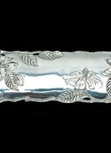 Arthur Court Designs Steal a scene from nature by putting this beautiful Magnolia Oblong Tray from Arthur Court on your table. <br />
<br />
An incredibly defined songbird rests among artfully crafted magnolia blossoms and leaves in this handmade, aluminum piece. Twisting branches create