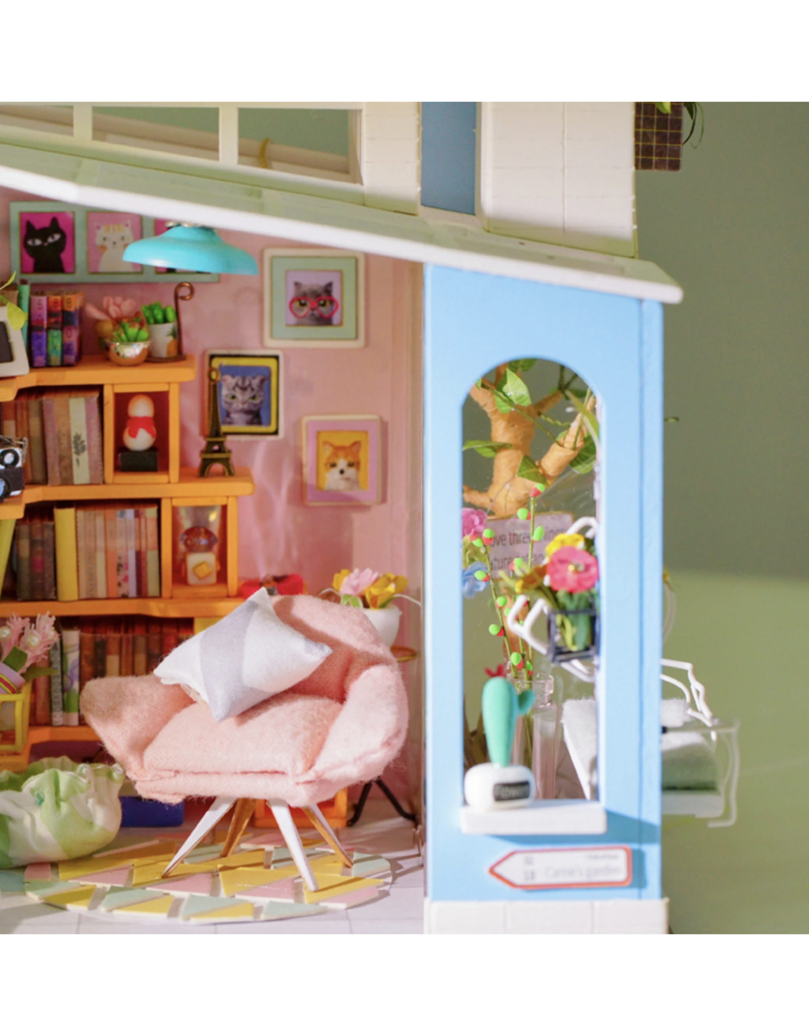 DIY Miniature House Kit : Dora's Loft