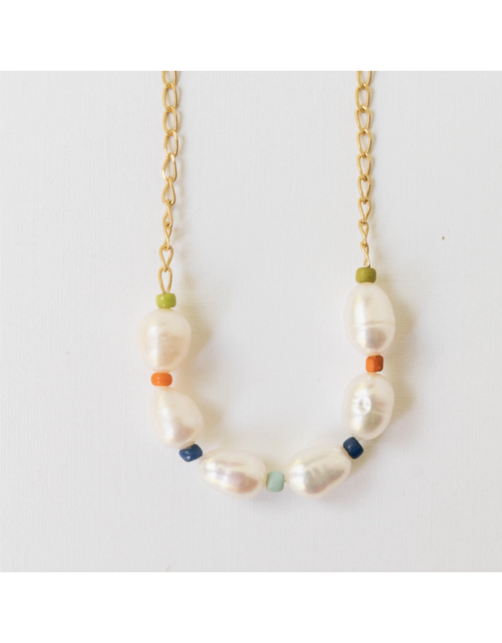 https://cdn.shoplightspeed.com/shops/610891/files/57595975/1600x2048x1/freshwater-pearl-necklace-with-fair-trade-beads.jpg