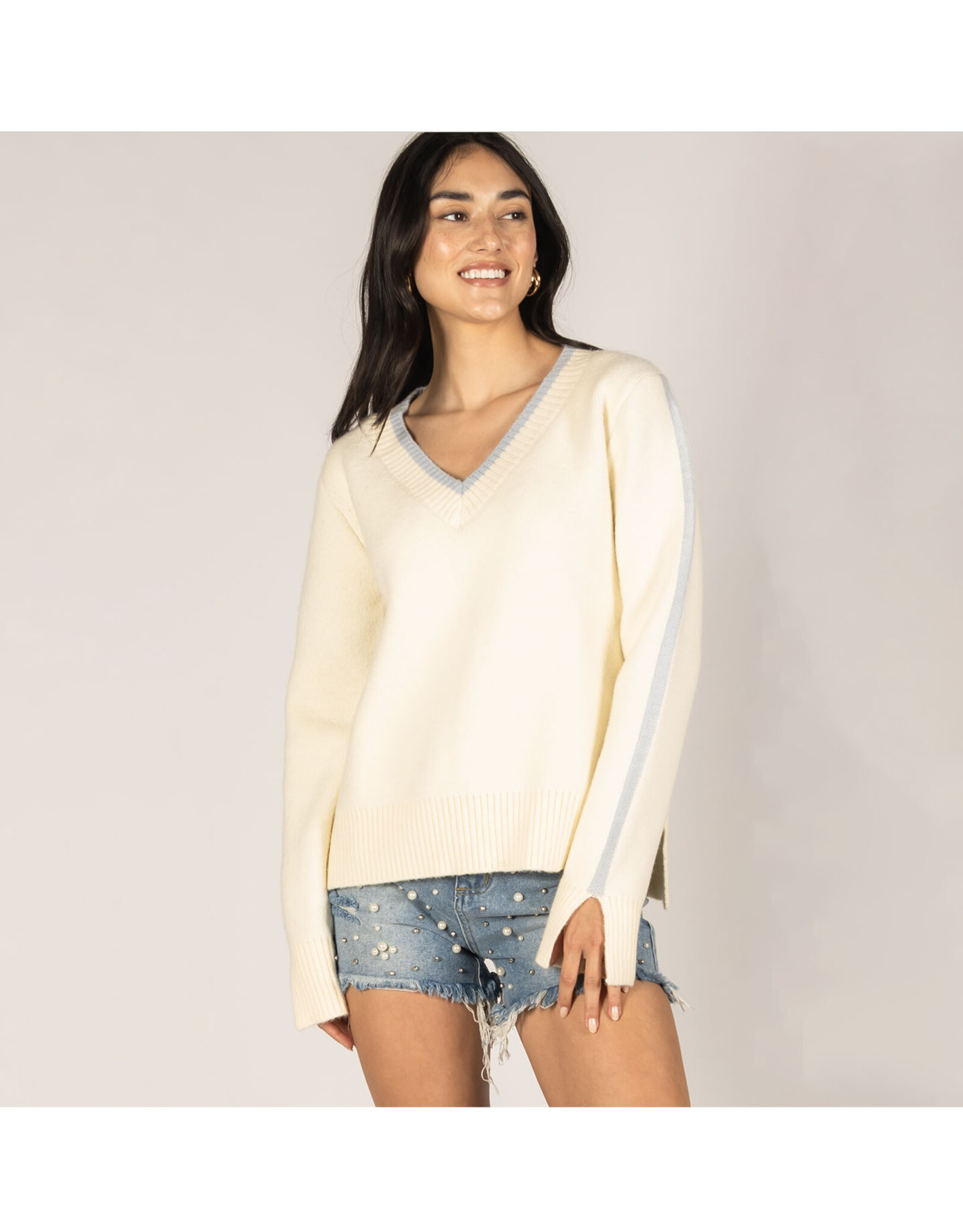 Knit V-Neck Contrast Sweater (Cream/Sky Blue)
