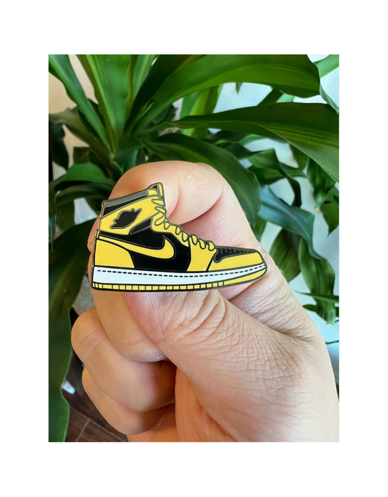 Air Jordan 1 - Pollen (Black & Yellow) Enamel Pin