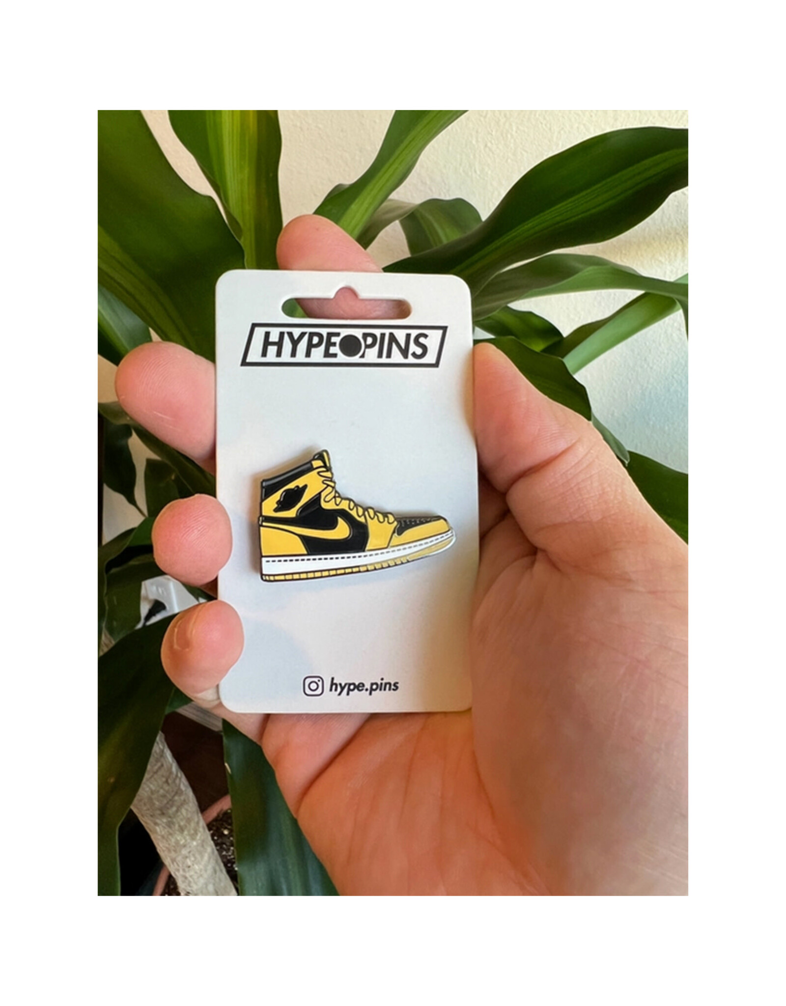 Air Jordan 1 - Pollen (Black & Yellow) Enamel Pin