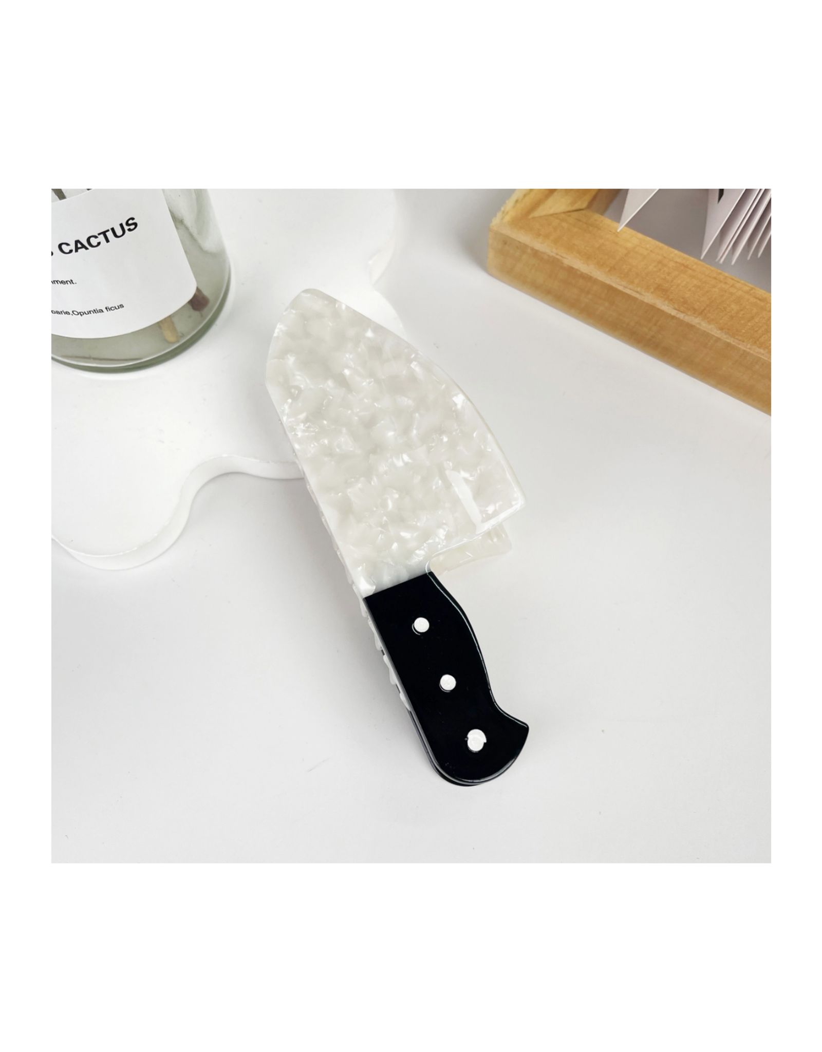 White Knife Claw Clip (Mildstyles)