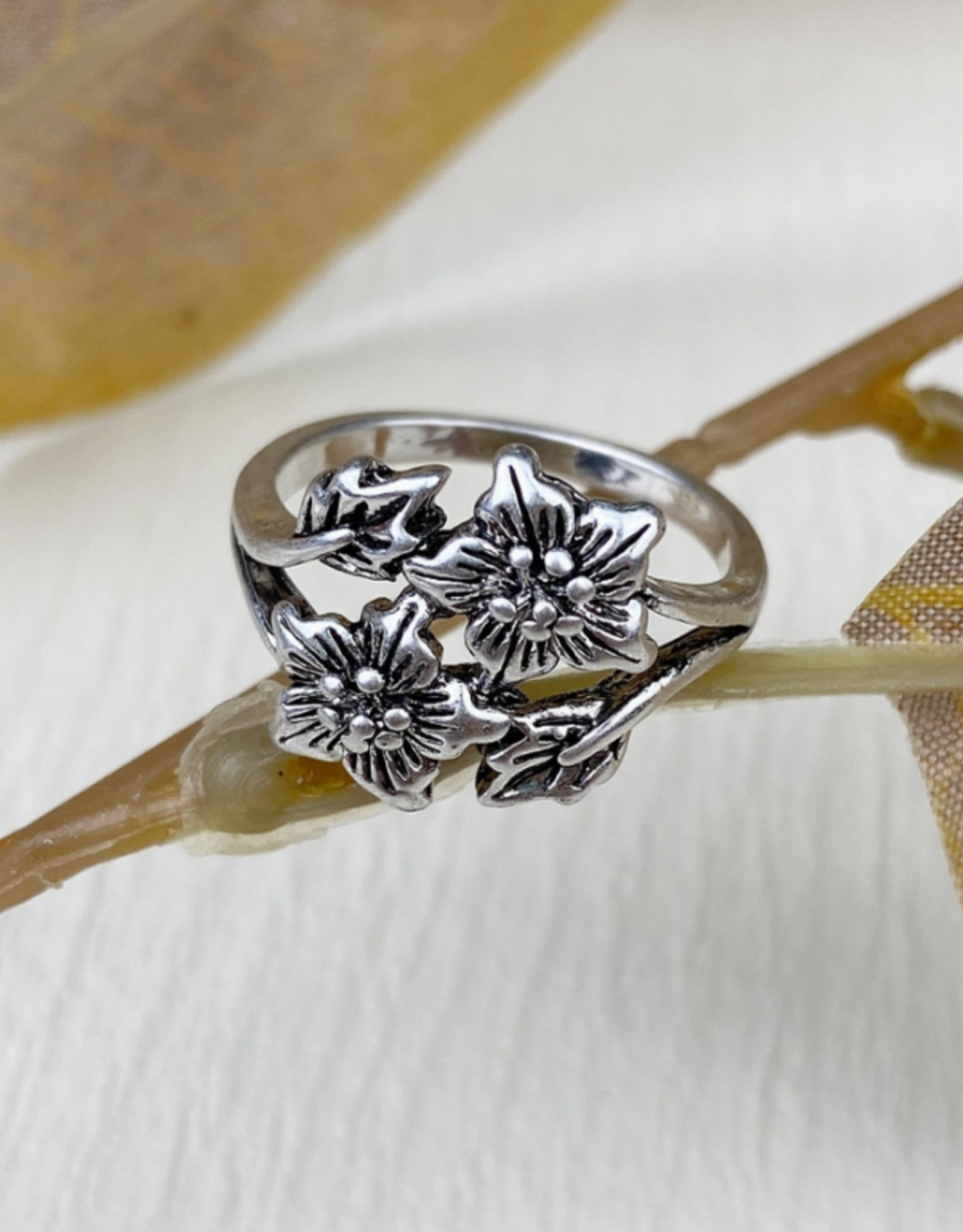 Delicate Silver Flowers Ring