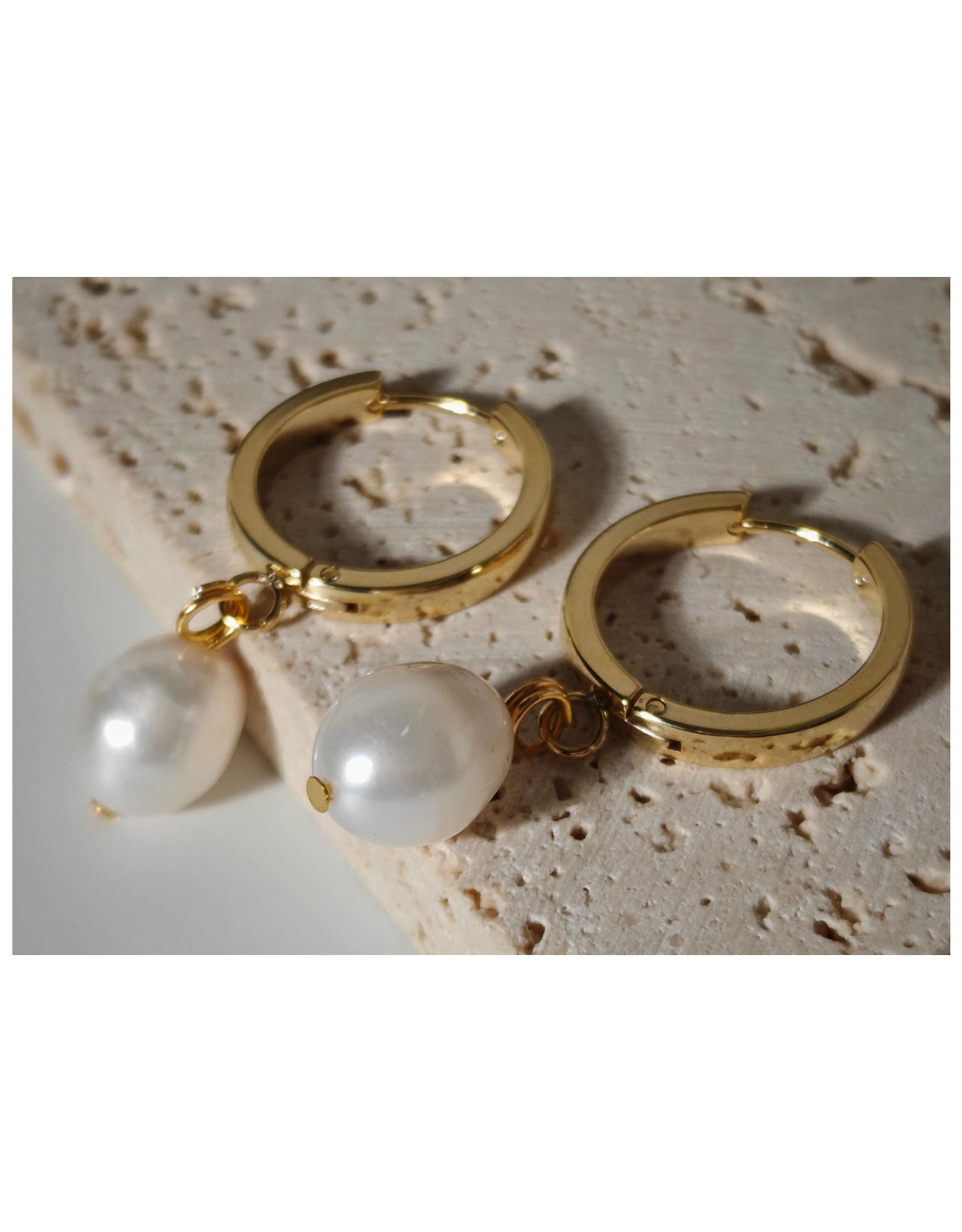 Freshwater Pearl Huggie Earrings (vachana)