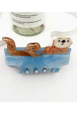 Casual Otter Bathing Claw Clip
