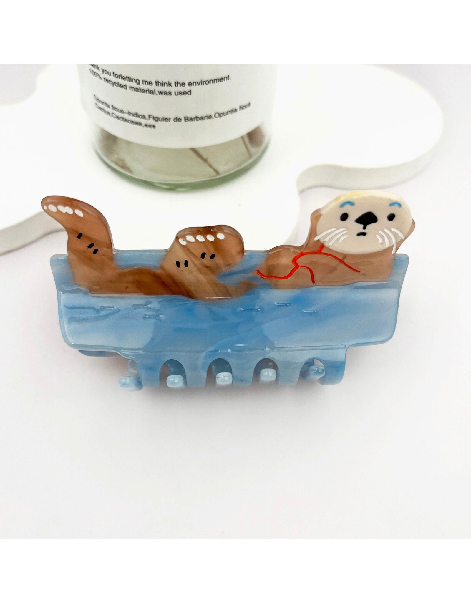 Casual Otter Bathing Claw Clip
