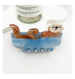 Casual Otter Bathing Claw Clip