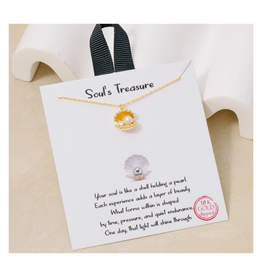 Pearl Clam Shell Pendant Necklace