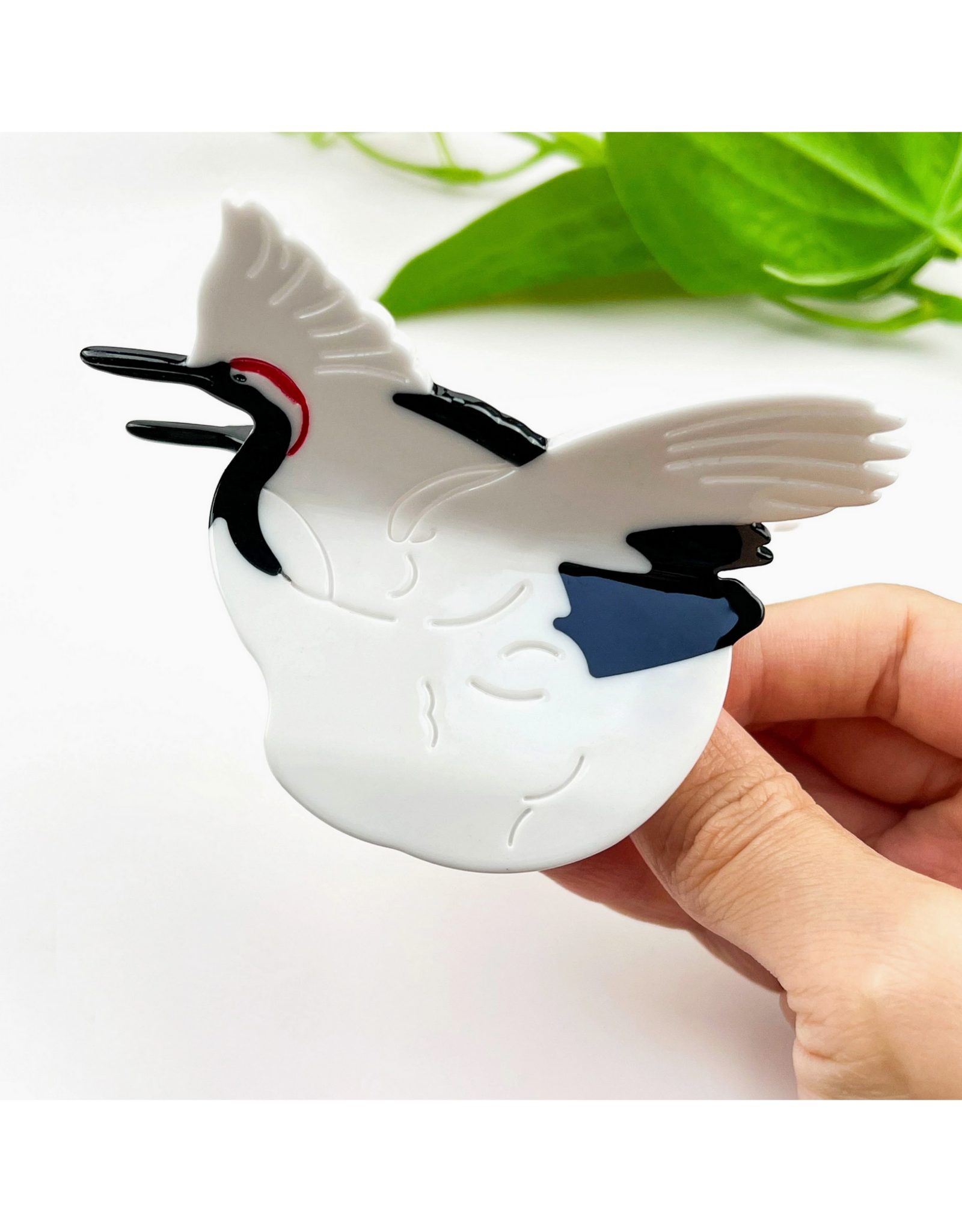 Elegant White Crane Claw Clip