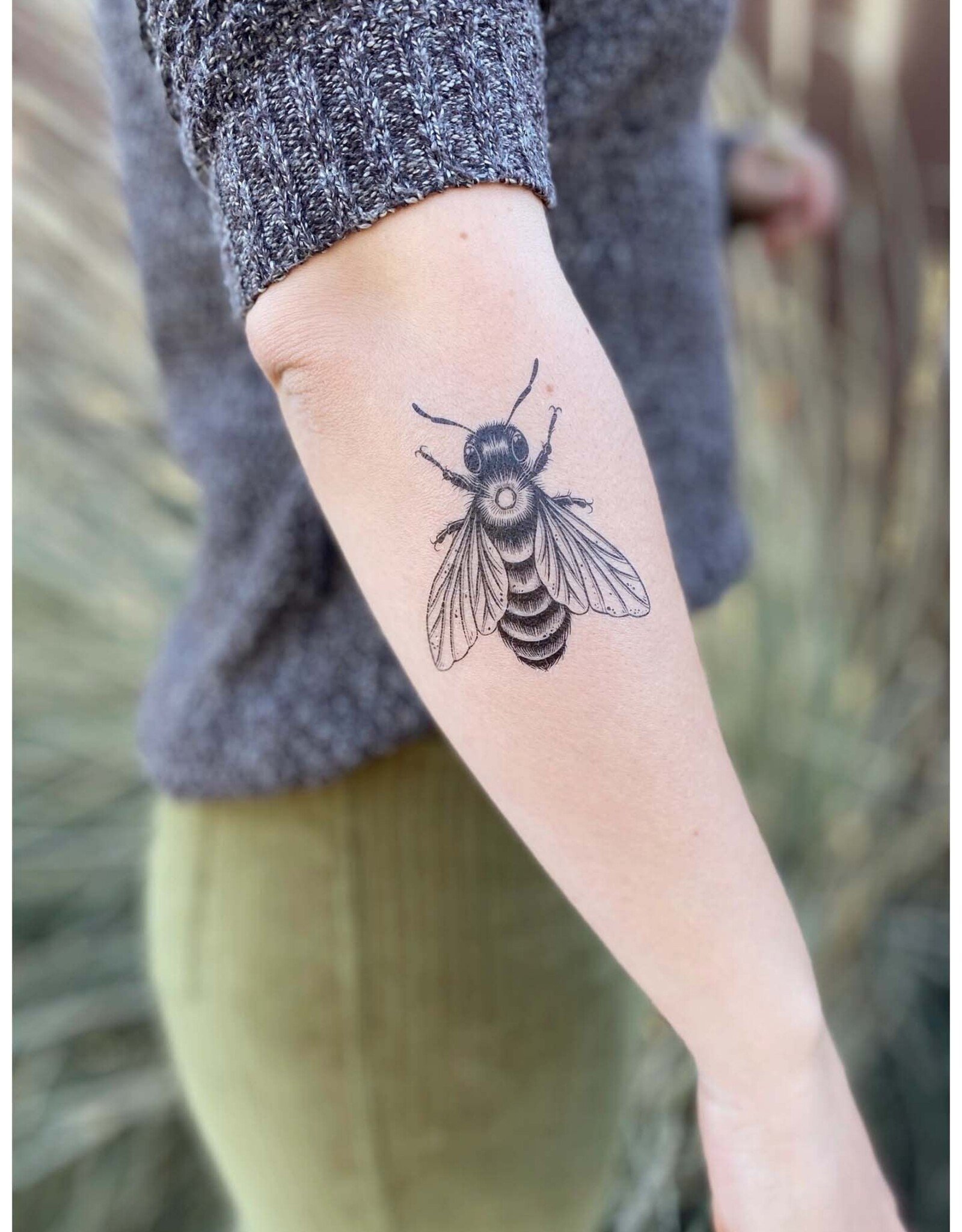 NatureTats Big Bee Temporary Tattoo