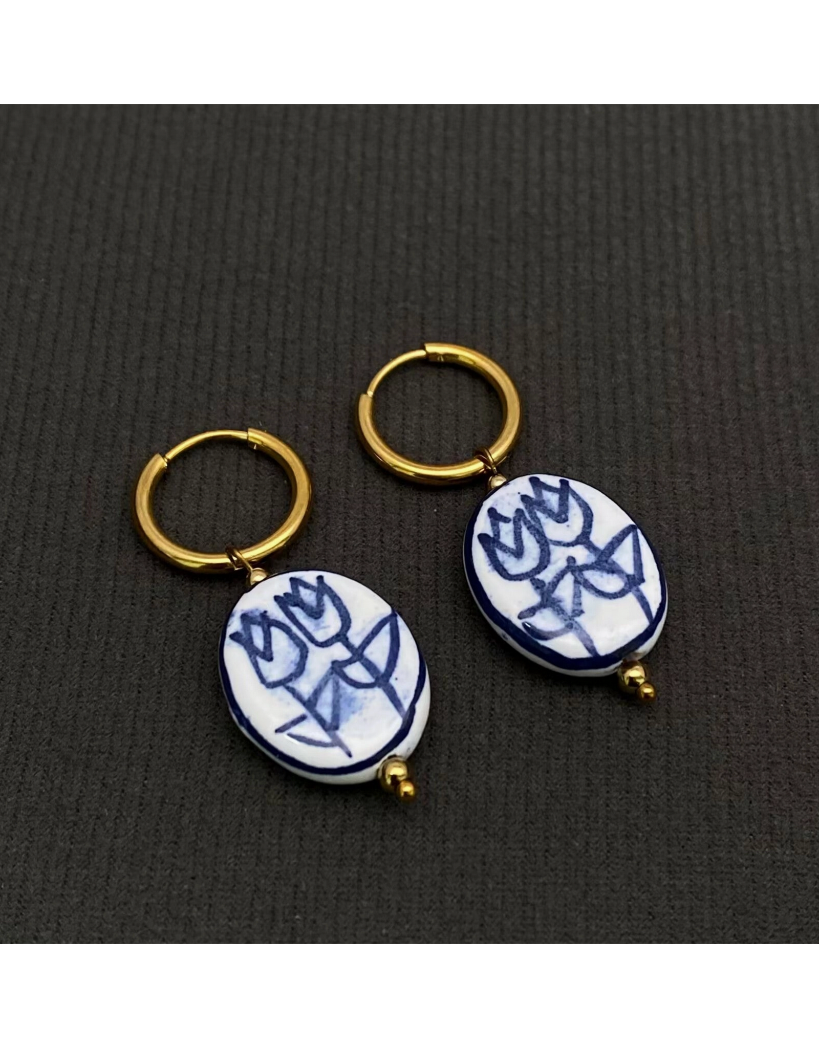 Mio Queena Ceramic Flower Doodle Huggie Earrings