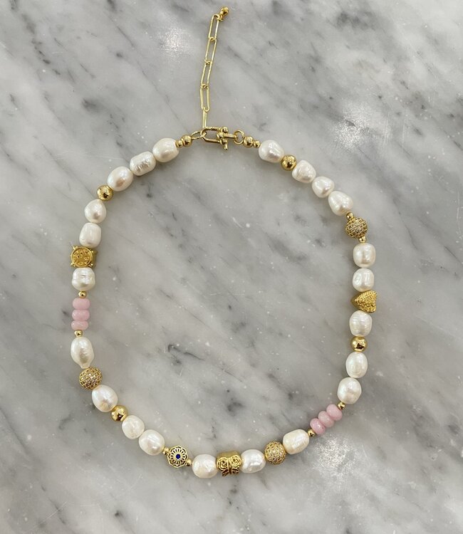 Collier de perles d'eau douce et de pierres précieuses