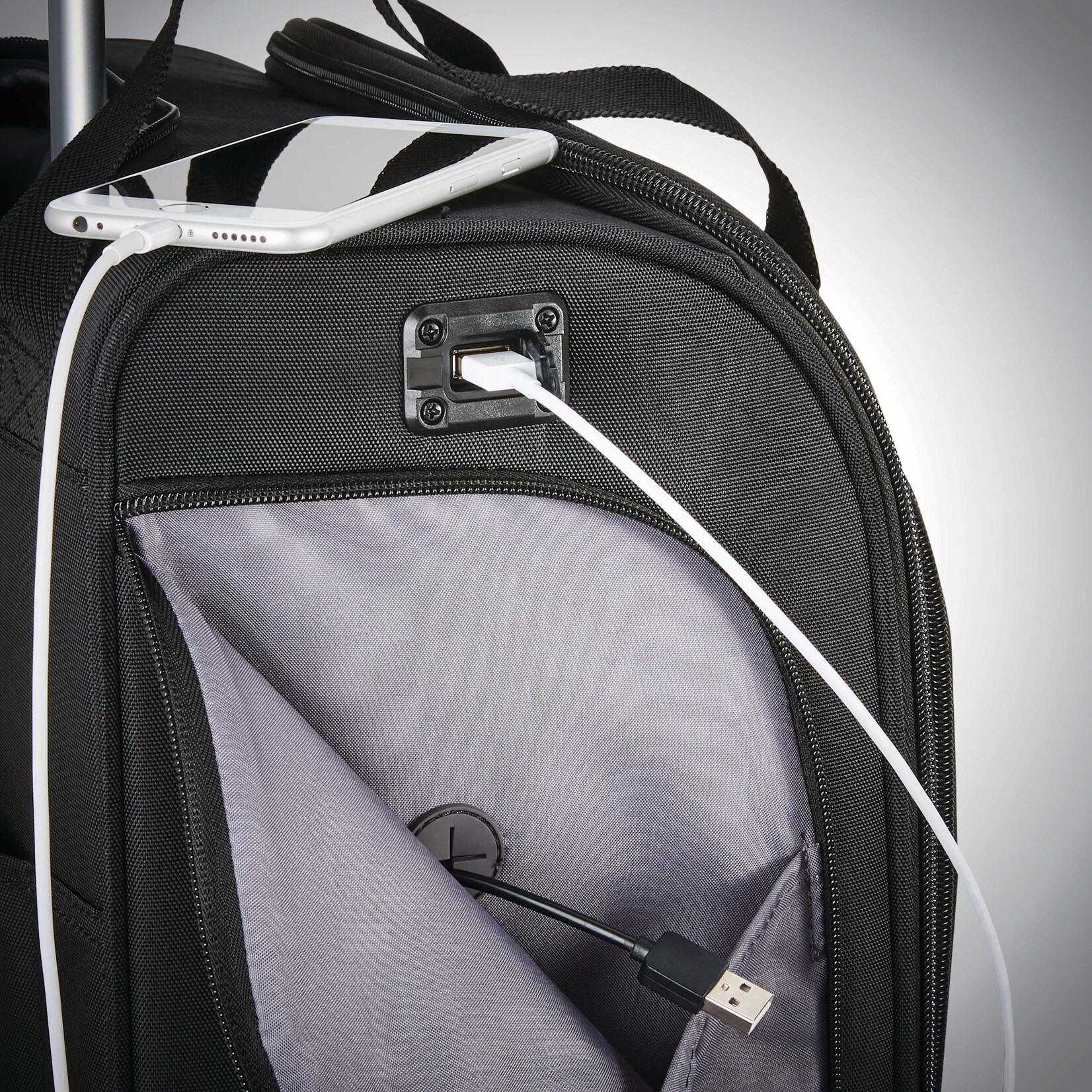 SAMSONITE CANADA SAMSONITE UNDERSEATER WITH USB PORT