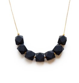 VIRAGO NECKLACE IN BLACK