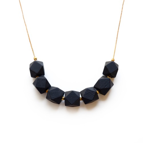 VIRAGO NECKLACE IN BLACK