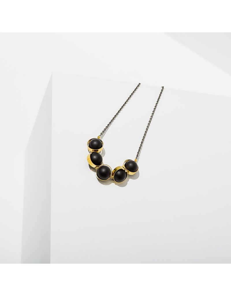 ALIGNMENT NECKLACE IN ONYX 18"