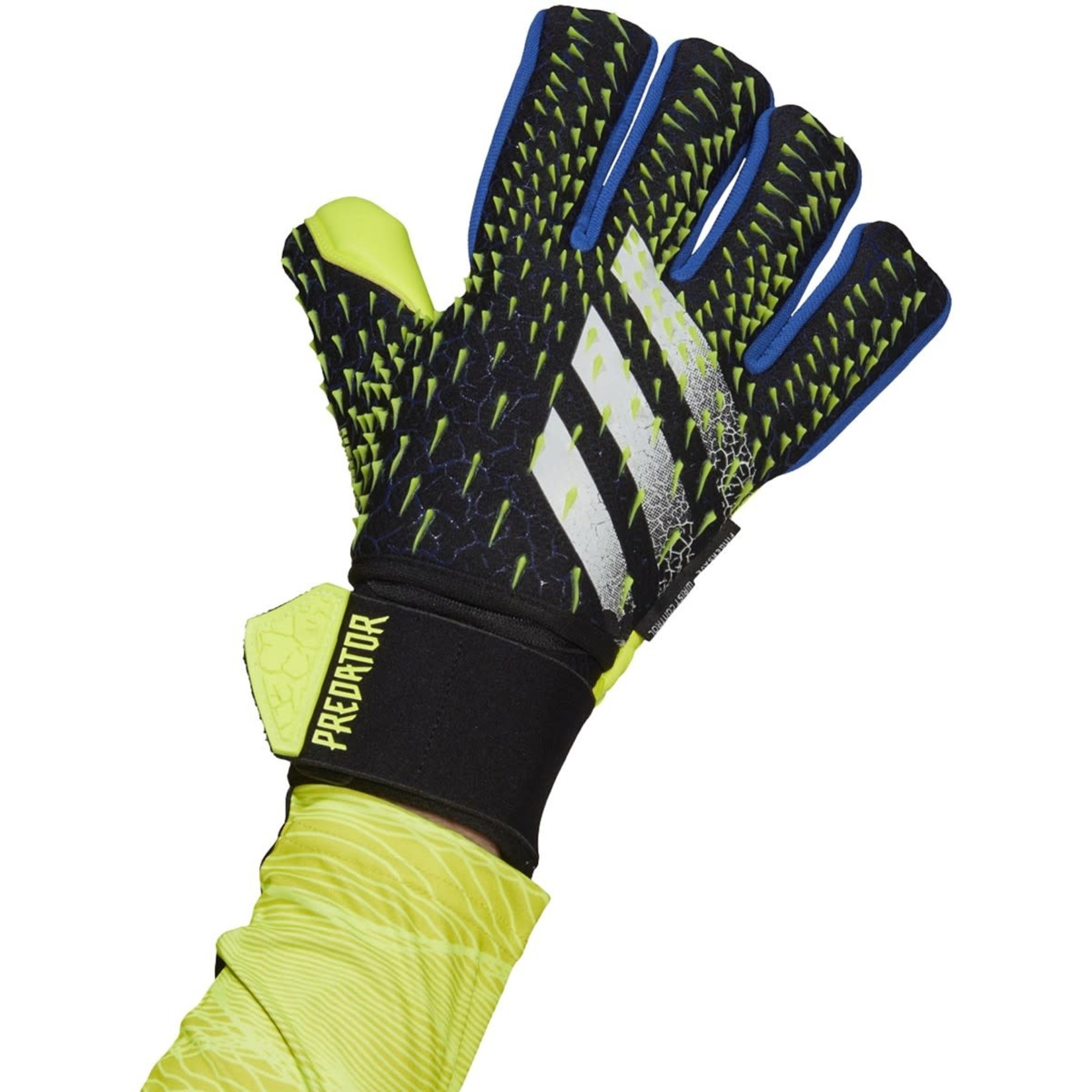 PREDATOR PRO ULTIMATE GOALKEEPER GLOVES - SoccerWorld