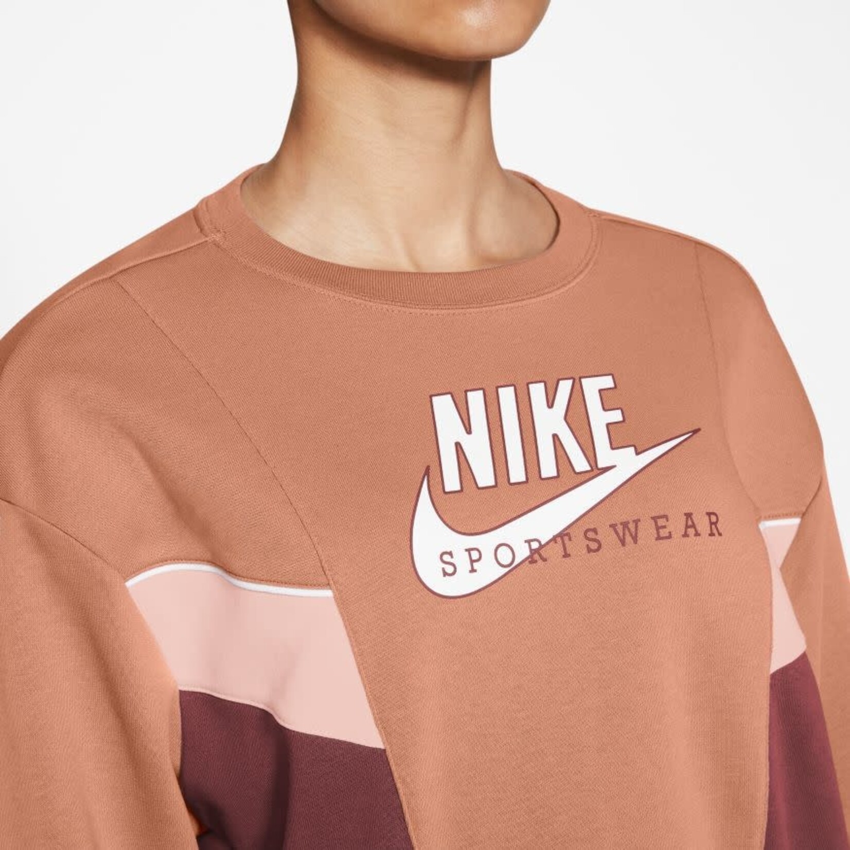 Nike crew. Свитшот Nike Sportswear City made. Свитшот Nike коричневый. Свитшот Nike с лампасами. 819952-605 Nike.