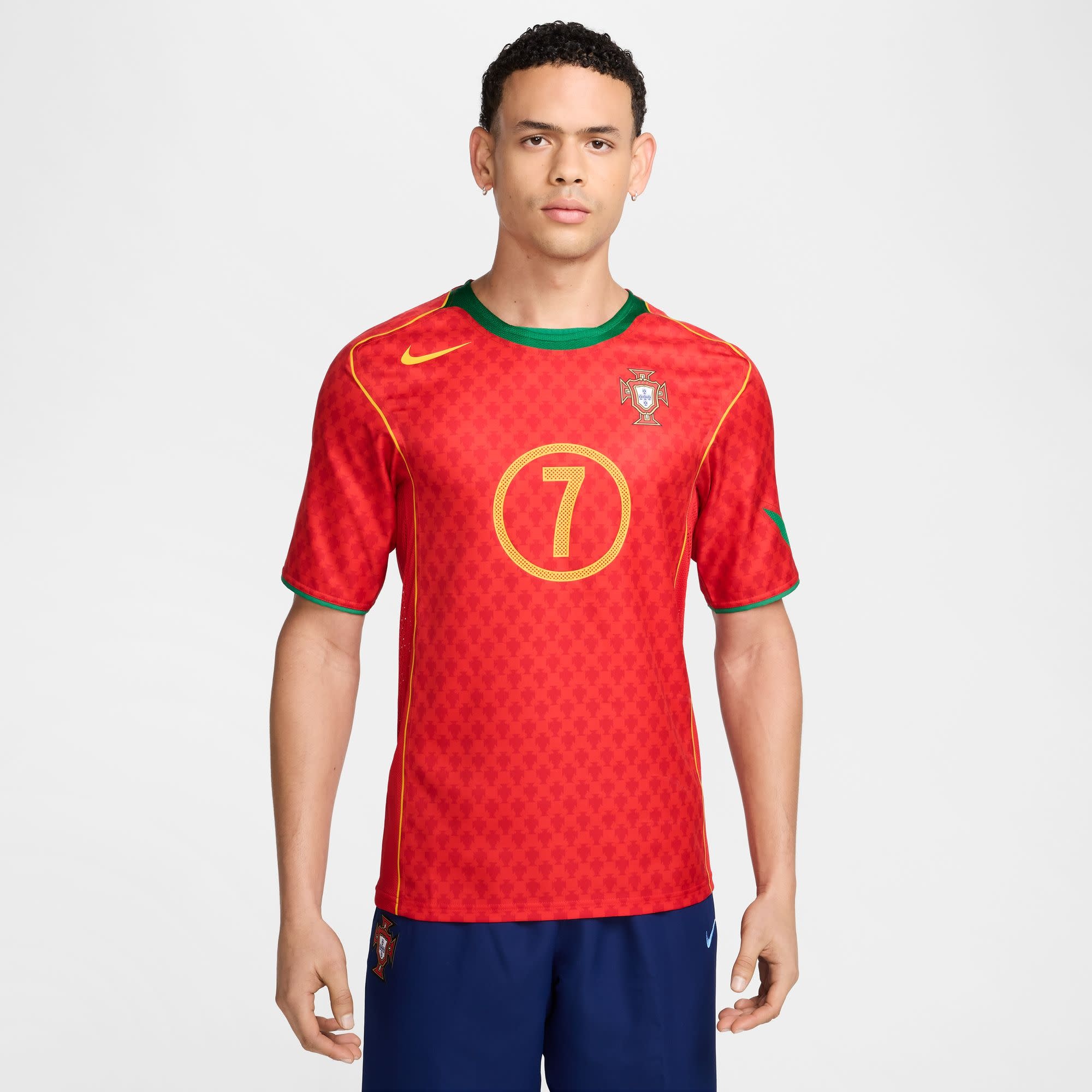 【NIKE】LUIS FIGO PORTUGAL 2004 REISSUE レプリカ Jersey Nike Luis Figo Portugal 2004 Reissue Jersey - SoccerWorld
