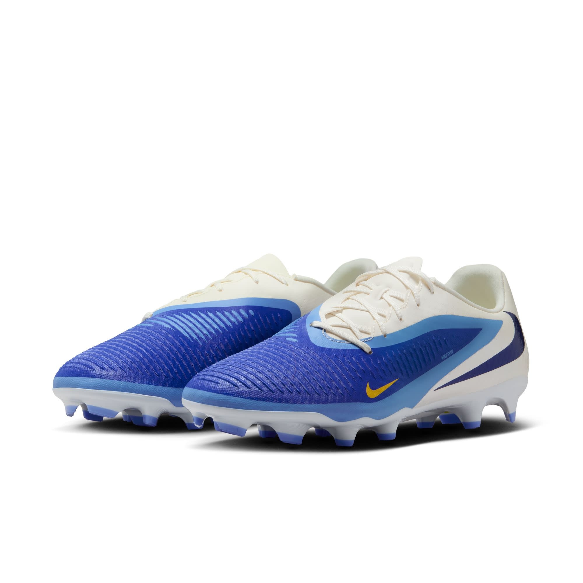 Nike Phantom 6 Low Academy FG/MG - SoccerWorld - SoccerWorld