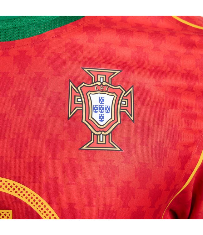Nike Luis Figo Portugal 2004 Reissue Jersey (Red)