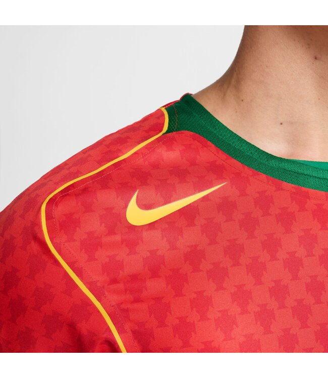 Nike Luis Figo Portugal 2004 Reissue Jersey (Red)