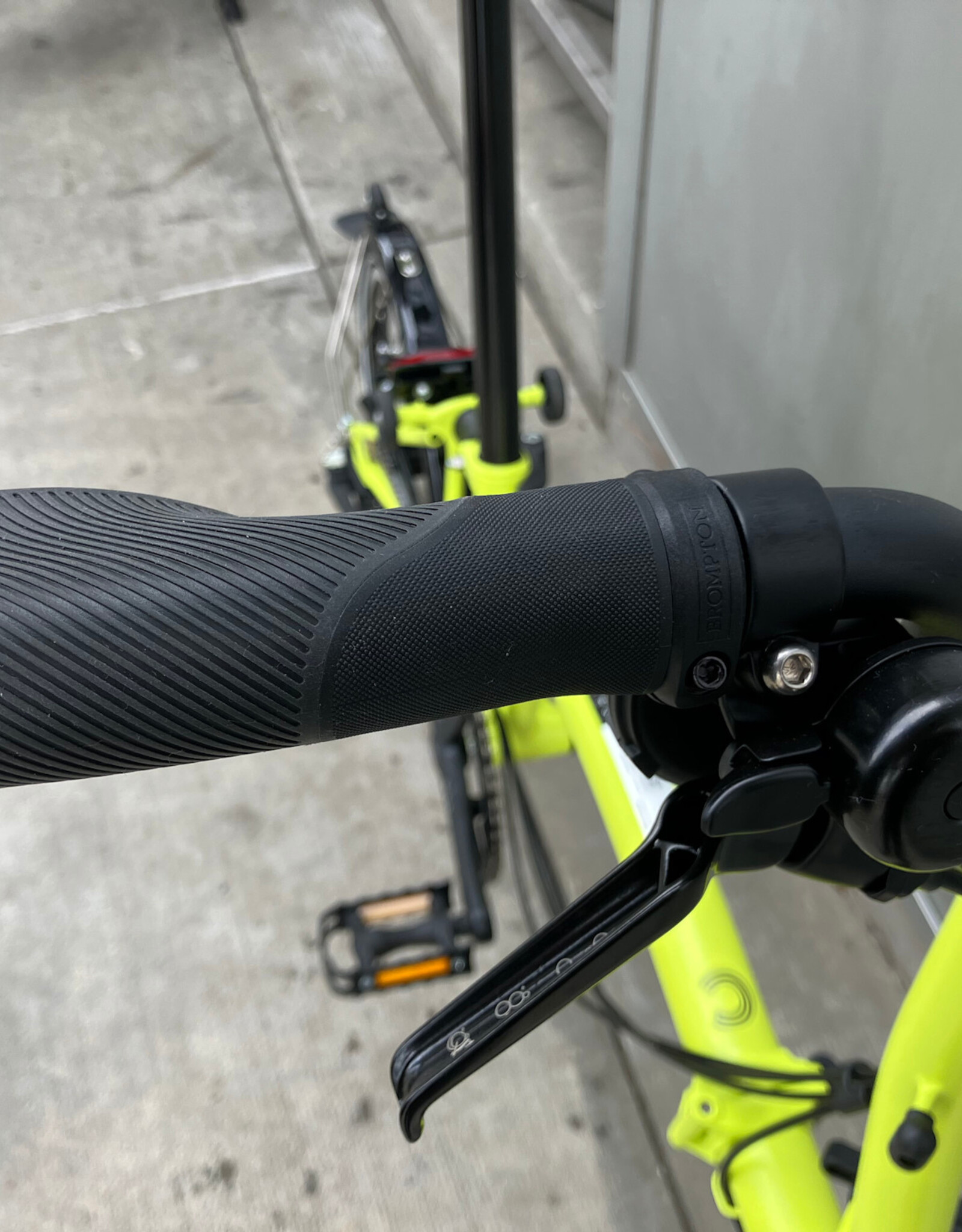 Brompton Brompton - Bike - C Line Explore 6-speed, Mid-rise HB, Brooks B17 Classic Saddle (Black), Extended Seatpost, Brompton Ergonomic Grips, Yuzu Green