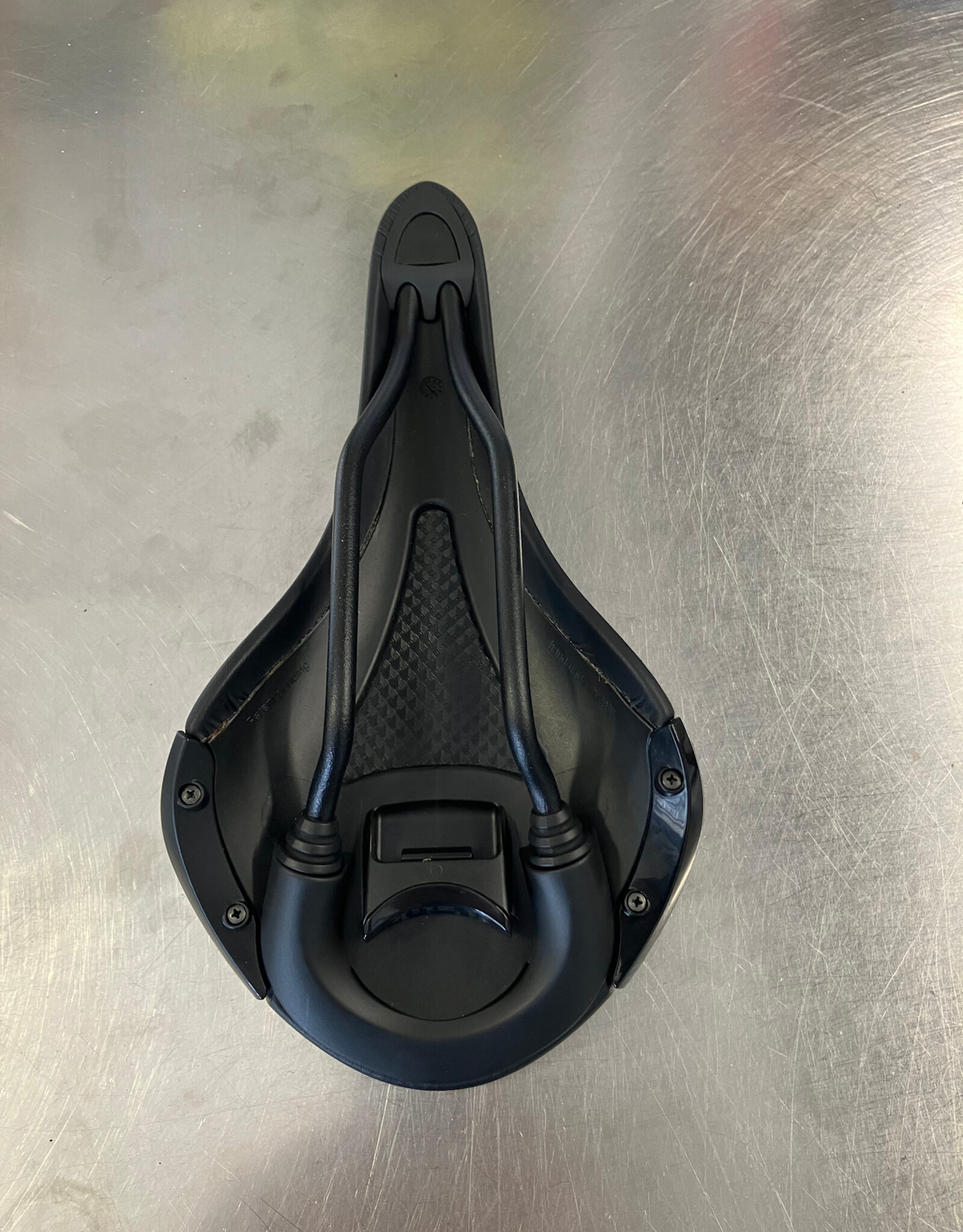 Fizik Aliante R7 Manganese Rail Road Saddle 138mm Regular