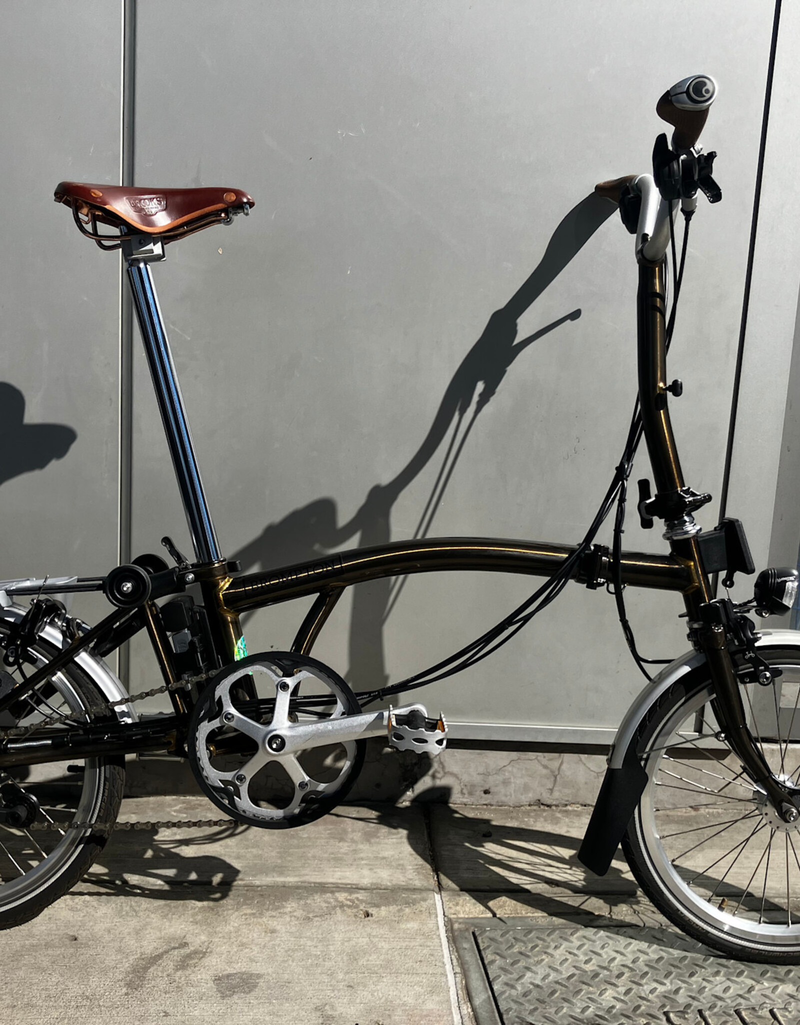 Brompton Brompton - Bike - C Line 6-speed, Mid-rise HB, Std SP, Brooks B17s Special Brown, Ergon GP1-S BioKork Grips, Dynamo lighting, Rear Rack, Black Lacquer w/Chrome Parts