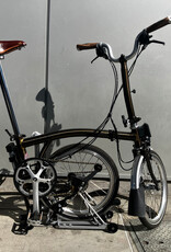 Brompton Brompton - Bike - C Line 6-speed, Mid-rise HB, Std SP, Brooks B17s Special Brown, Ergon GP1-S BioKork Grips, Dynamo lighting, Rear Rack, Black Lacquer w/Chrome Parts