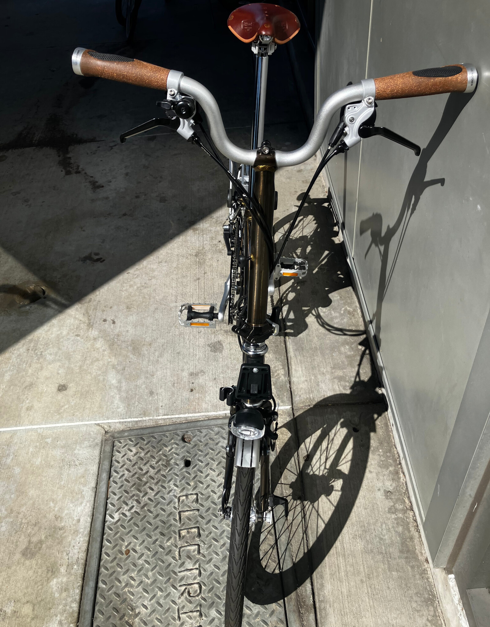 Brompton Brompton - Bike - C Line 6-speed, Mid-rise HB, Std SP, Brooks B17s Special Brown, Ergon GP1-S BioKork Grips, Dynamo lighting, Rear Rack, Black Lacquer w/Chrome Parts