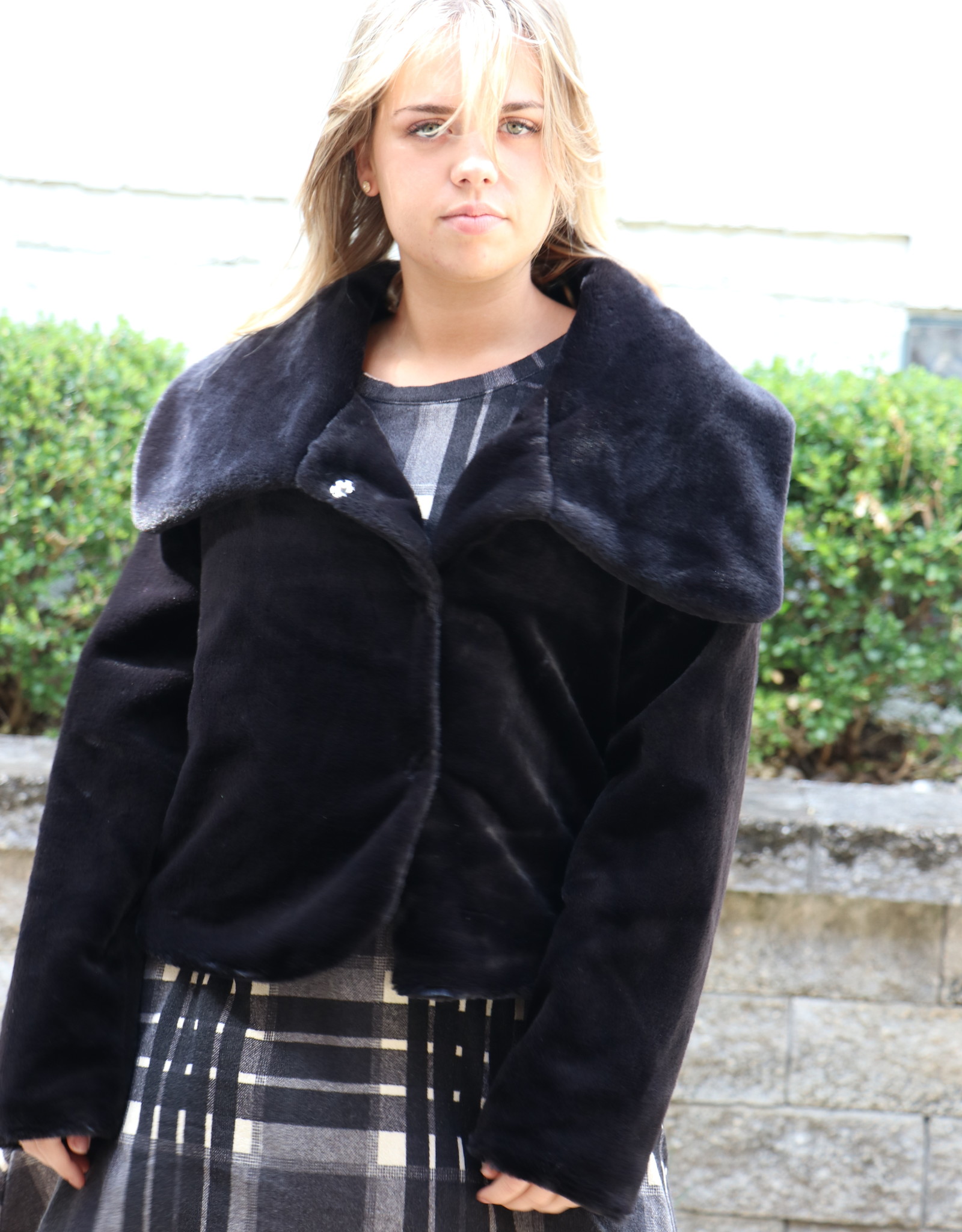 Large Collared Faux Fur Crop Jacket