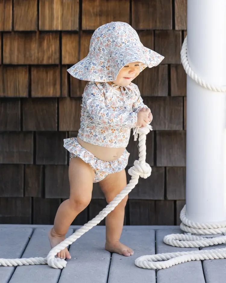 Rylee + Cru LLC FLOPPY SWIM HAT || FLOWER FIELD