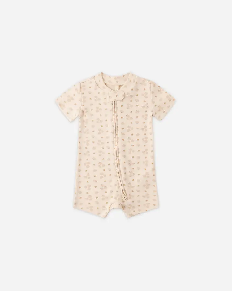 Rylee + Cru LLC ZIP SHORT SLEEVE SLEEPER || STRAWBERRIES
