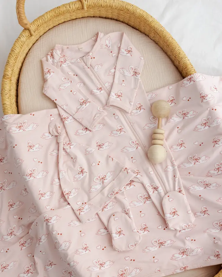 Rylee + Cru LLC BAMBOO ZIP FOOTIE || SWANS