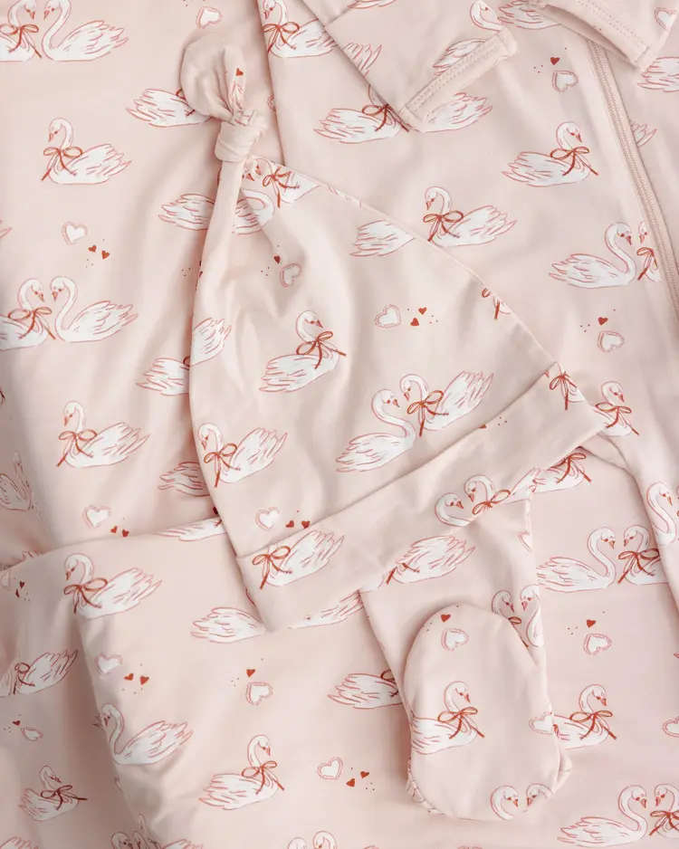 Rylee + Cru LLC BAMBOO SWADDLE + KNOTTED HAT || SWANS