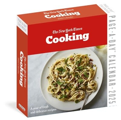 Workman Publishing Company The New York Times Cooking Page-A-Day® Calendar 2025: Fresh, Delicious Recipes for Every Day of the Year