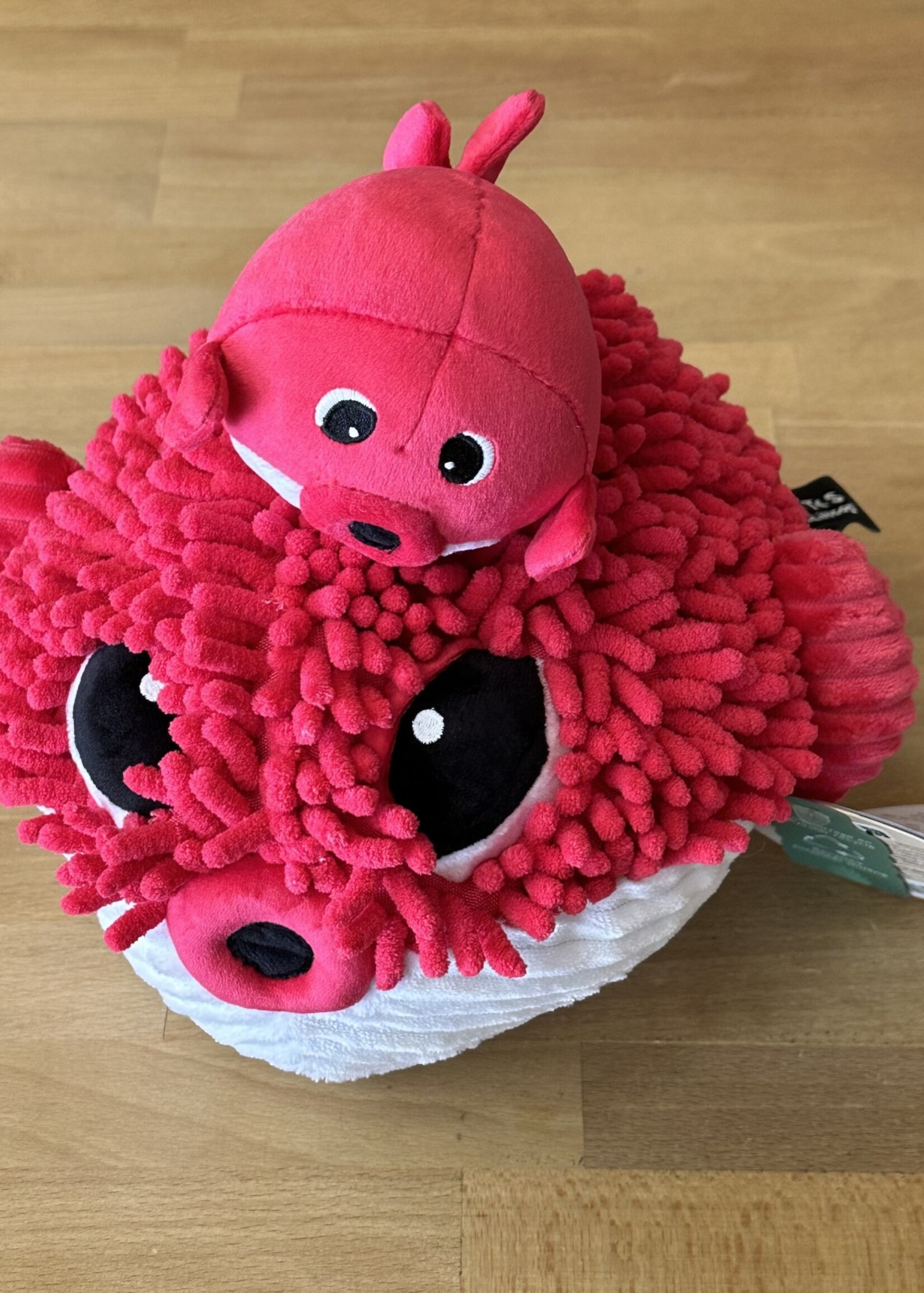 Tri-Action Toys Stuffy - Beetroot Puffer Fish with Baby