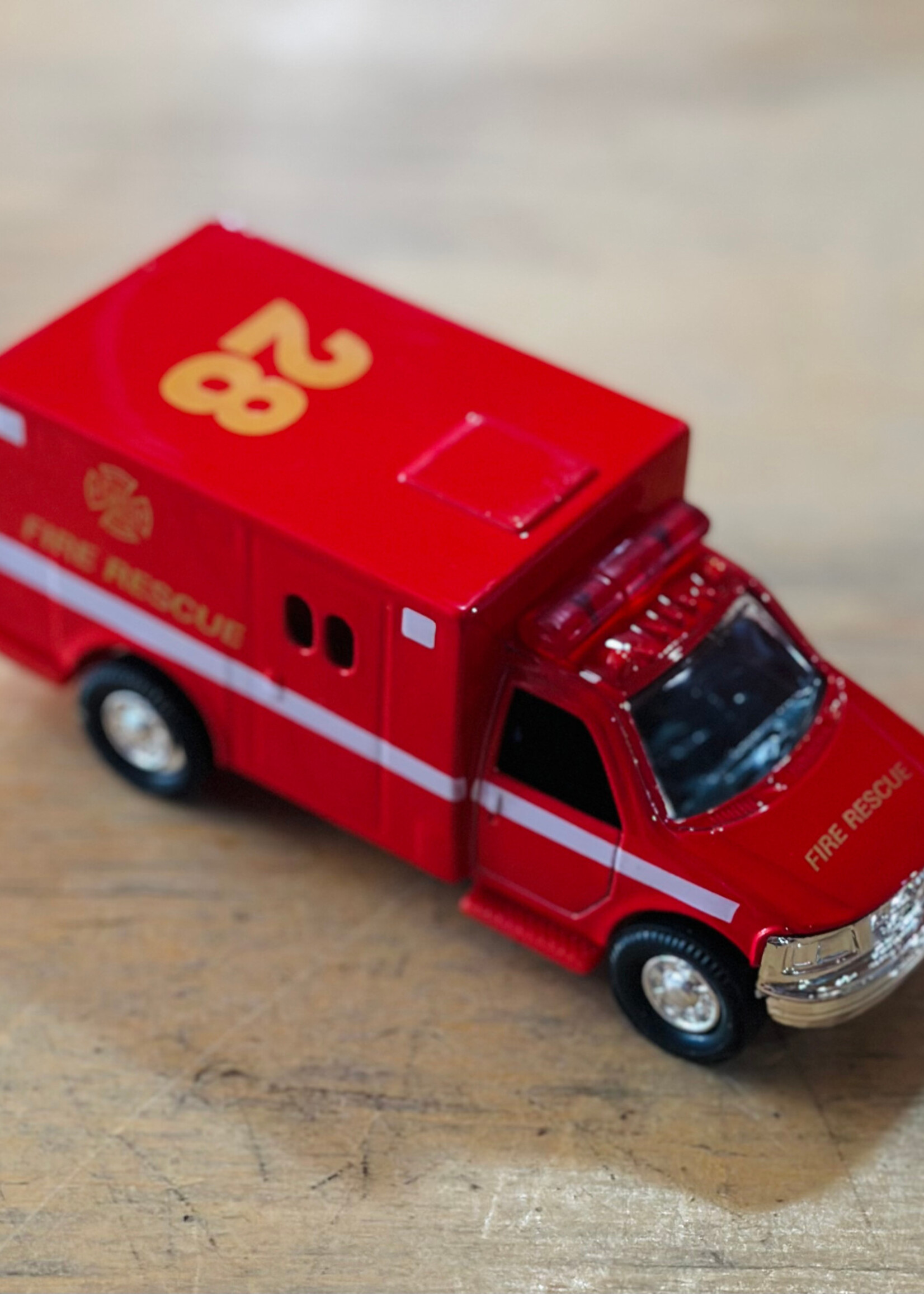 The Toy Network Die-Cast Pull Back Rescue Ambulance
