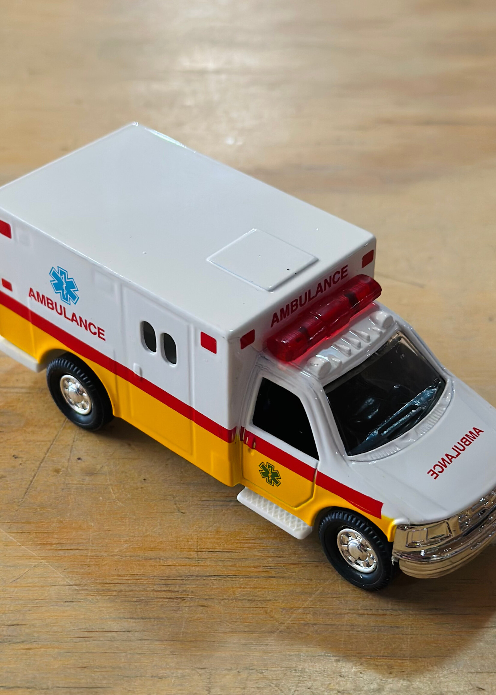 The Toy Network Die-Cast Pull Back Rescue Ambulance