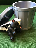 Bumpa Built Skunk +Trash Can