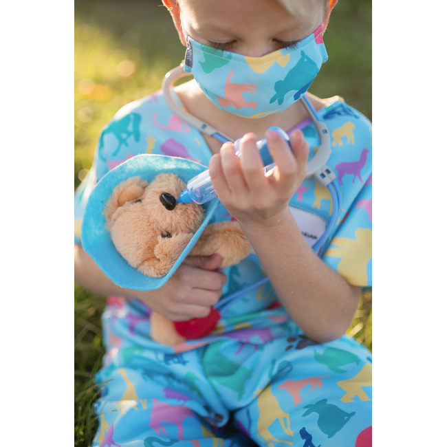 Great Pretenders Veterinarian W/ Accessories  Size 5-6