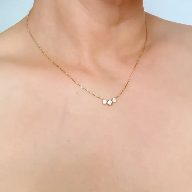 Minimalist Three Stones Necklace - Gold