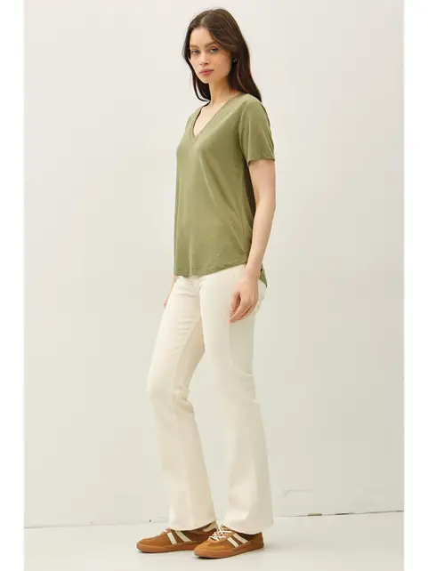Freya V-Neck Tee - Olive