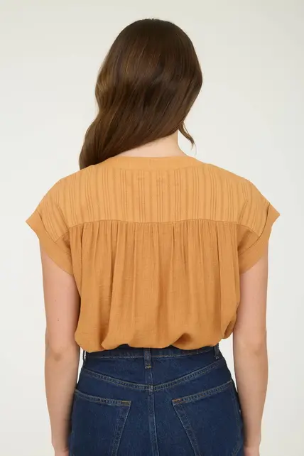 Wilson Eyelet Trim Short Sleeve - Apricot