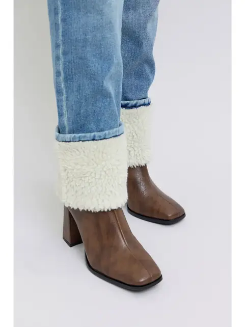 Connie High Waisted Shearling Cuff Straight Jeans