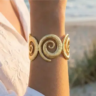 Textured Spiral Wave Cuff Bracelet - Gold
